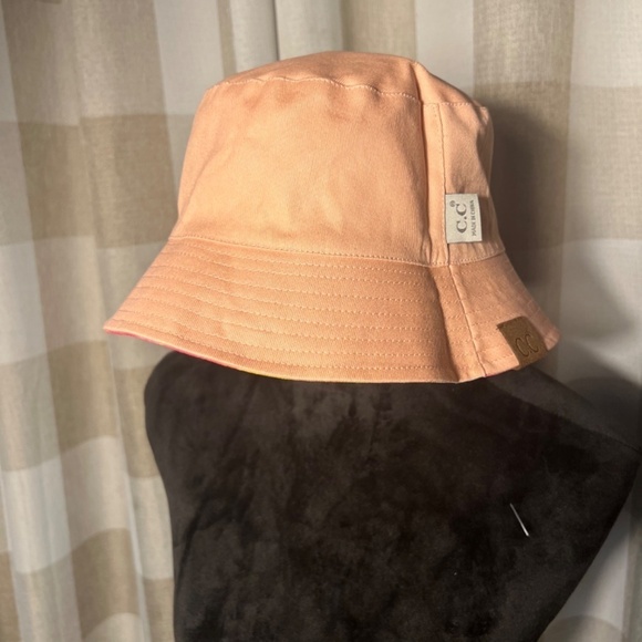 Bucket hat C.C reversible like new - Picture 3 of 4